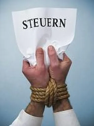 Die Sommerpause als Ruhe vor dem Sturm – Der Staat wetzt bereits die Steuermesser Bild: Die Sommerpause als Ruhe vor dem Sturm – Der Staat wetzt bereits die Steuermesser