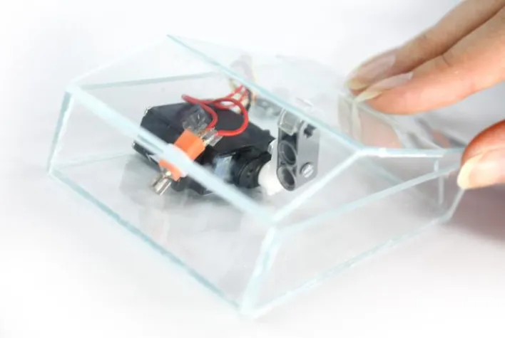 Bild: Lebendige Handys im „4010 – der Telekom Shop in Mitte“