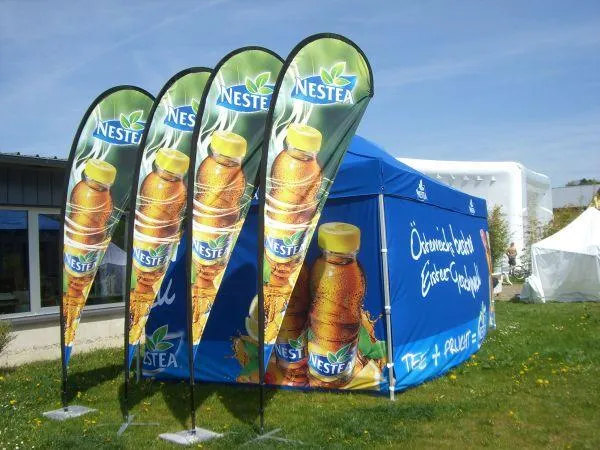 Beachflags und Faltzelte als mobile Eventools für Nestea Bild: Beachflags und Faltzelte als mobile Eventools für Nestea