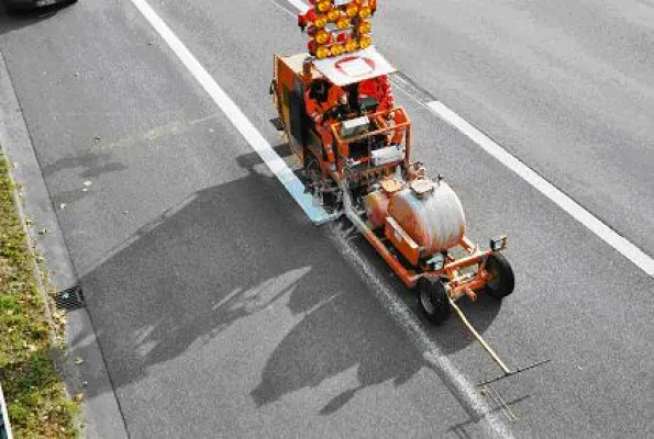 Bild: EDEL FAHRBAHNMARKIERUNG verstärkt weiter den Vertrieb
