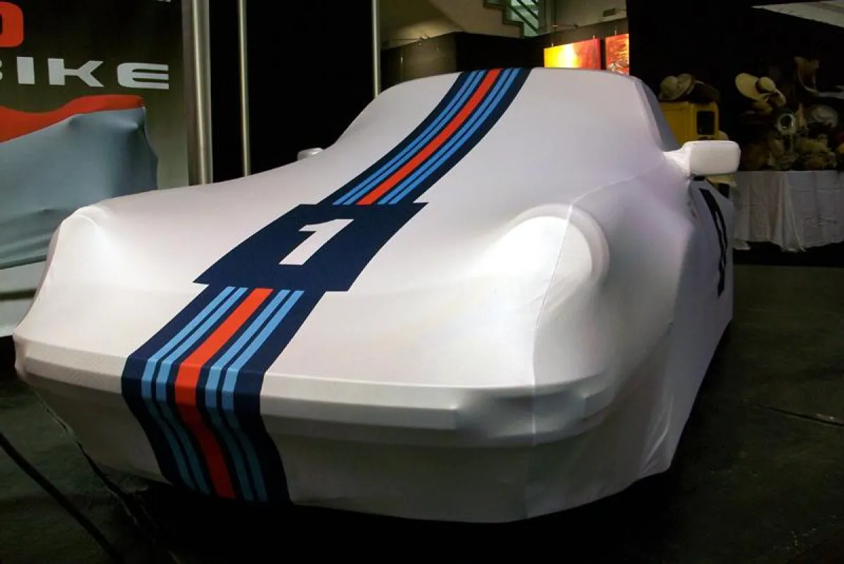 Maßgefertige, individuelle  Fahrzeugabdeckung von Covercar