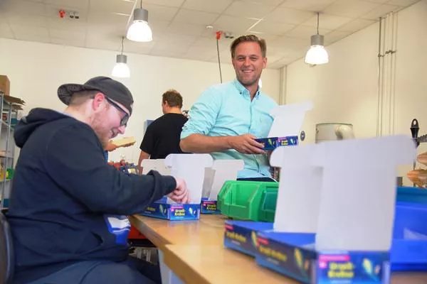 Bild: Timo Hildebrand ist beindruckt von der Stiftung Liebenau