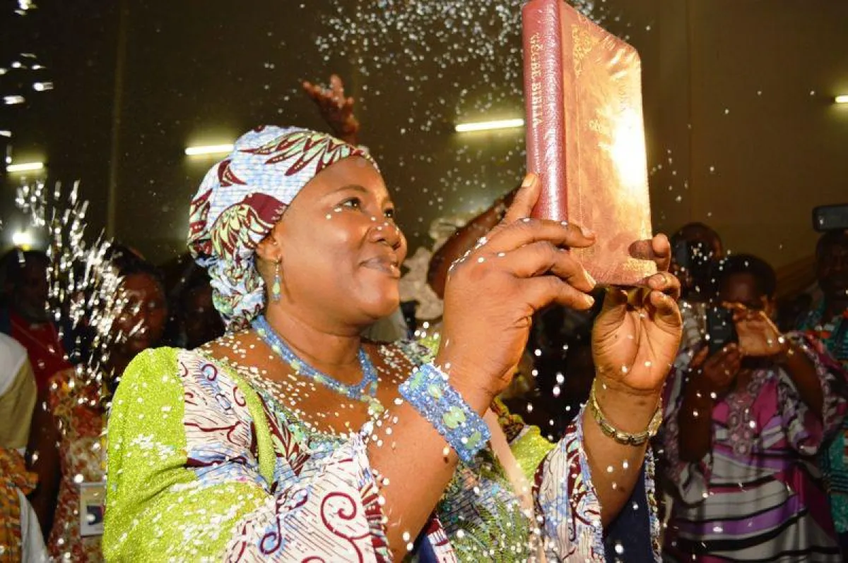 Präsentation der Mina-Bibel in Togo (Foto: UBS)