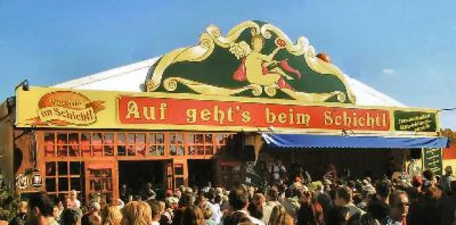 Rübe runter heißt es im PAPPASITO'S zum Auftakt des diesjährigen Jubiläums-Herbstfestes Bild: Rübe runter heißt es im PAPPASITO'S zum Auftakt des diesjährigen Jubiläums-Herbstfestes