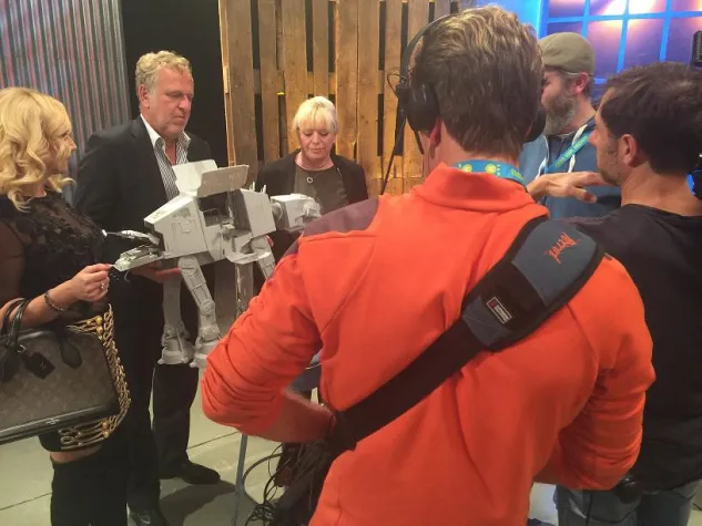 Auktion mit prominenter Unterstützung Förderverein KinderLeben e.V. durfte zum Trödeltrupp nach Köln reisen Bild: Auktion mit prominenter Unterstützung Förderverein KinderLeben e.V. durfte zum Trödeltrupp nach Köln reisen