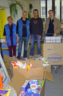 Ein Teil mehr im Einkaufskorb tut nicht weh - 12 Kisten Lebensmittel für Berliner Bedürftige Bild: Ein Teil mehr im Einkaufskorb tut nicht weh - 12 Kisten Lebensmittel für Berliner Bedürftige