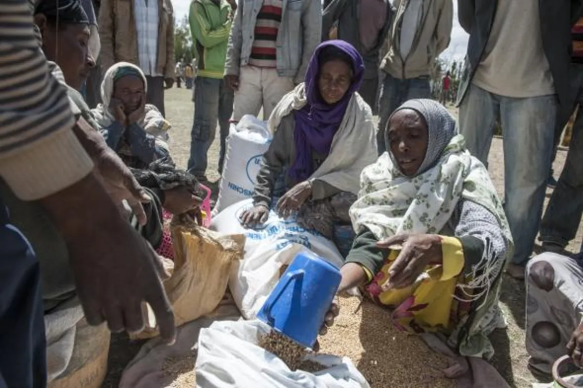Nahrungsmittelhilfe für die hungernden Menschen in Äthiopien