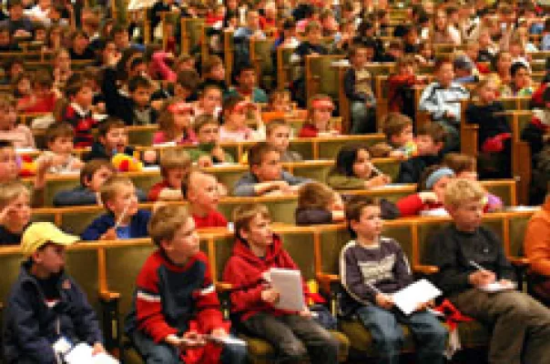 Bild: Warum wackelt die Erde? Humboldt-Kinder-Uni 2005 erfolgreich gestartet