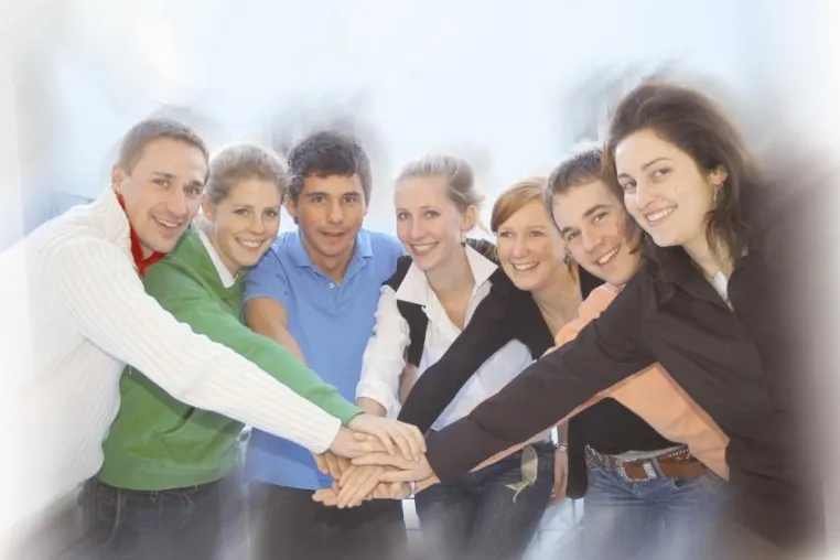 Es geht auch anders: Rotaract, die Alternative Bild: Es geht auch anders: Rotaract, die Alternative