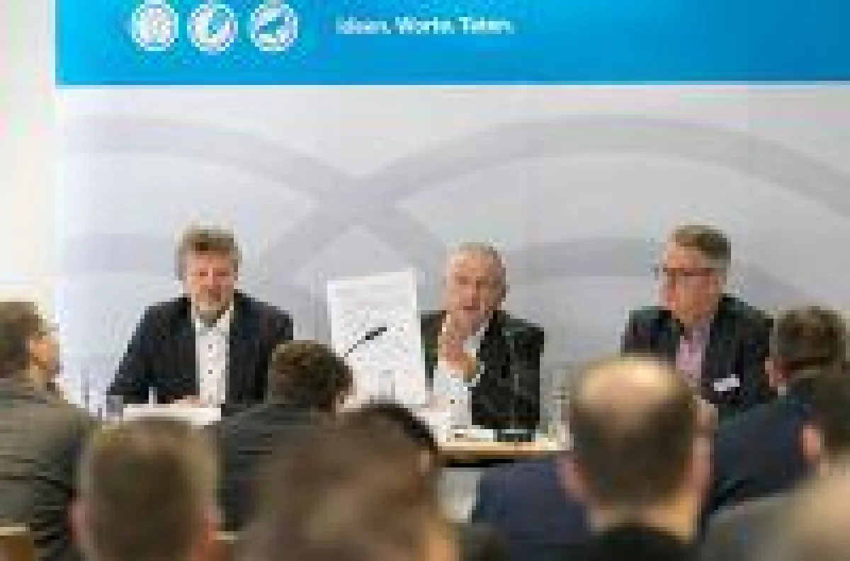 Dieter Heller (Bundesverband Leichtbeton), Clemens Kuhlemann (Lebensraum Ziegel), Michael Hölker (BDB). (Foto: Klaus D. Wolf)