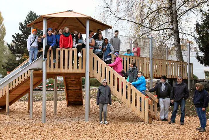 Bild: Ein neuer Kletterturm für alle Kinder