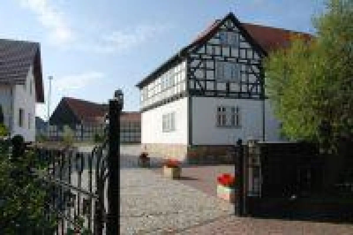 Eine seltene Ansicht der Bach-Mühle, in der sowohl Veit Bach, wie auch dessen Sohn Hans ihr Korn malten und dazu musizierten.