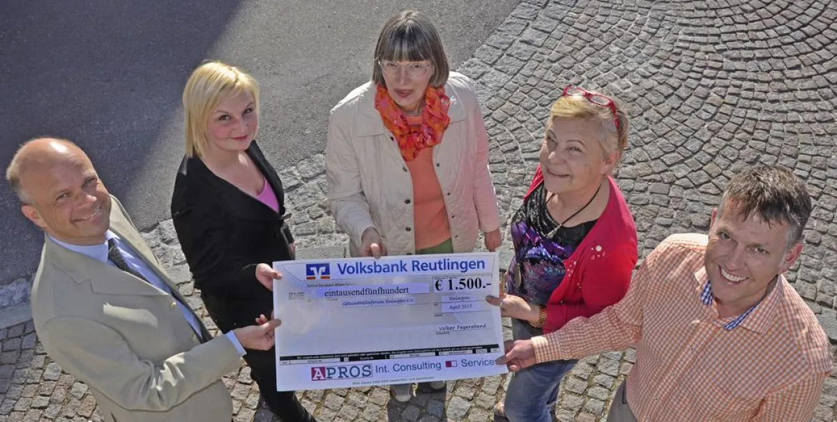 Scheckübergabe an das Gesundheitsforum