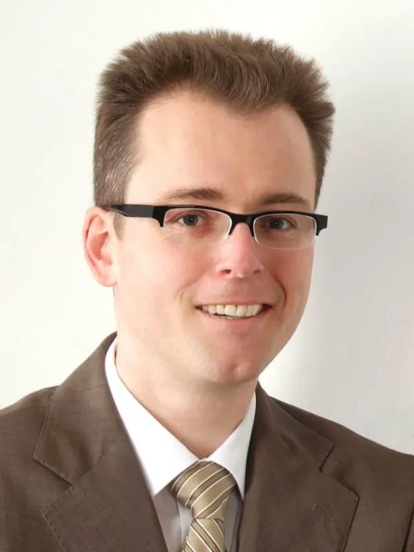 Professor Karsten Kilian führt durch das Seminar der Welke Akademie
