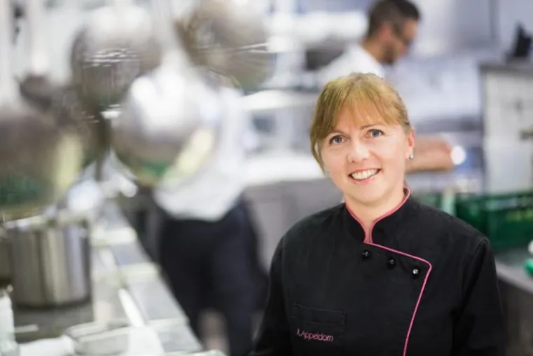 Weihnachtlicher Backkurs mit der Pâtissière des Jahres 2015 Karina Appeldorn Bild: Weihnachtlicher Backkurs mit der Pâtissière des Jahres 2015 Karina Appeldorn