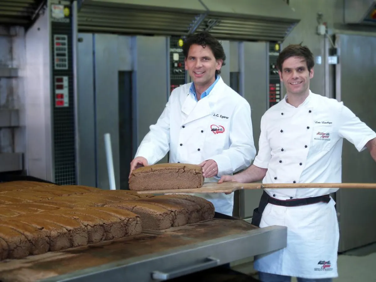 Bäckerei-Geschäftsführer Jan-Christoph Egerer (links) mit dem stellvertretenden Produktionsleiter Lutz Leuchtges