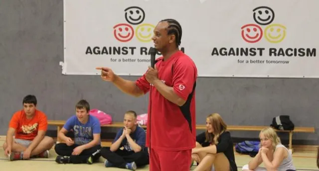 Bild: 2schneidig mit „Against Racism“-Projekt in Brandenburg