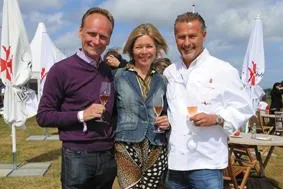Bild: Polo Master Sylt: Lanson-Dusche auf dem Siegerpodest