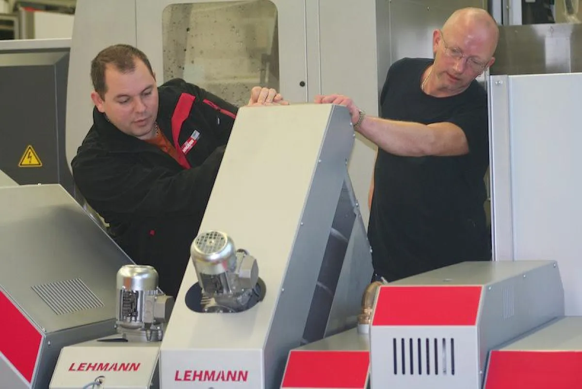 Ein Mitarbeiter der Fa.  ZAHORANSKY GmbH (rechts) und Jens Ruddeck, Lehmann-Vertriebsleiter