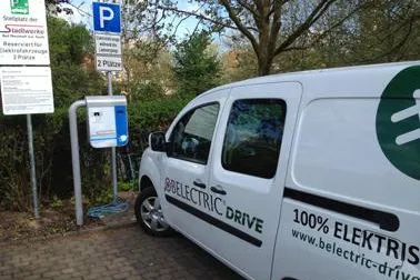 Bild: Steuerung per Handy – BELECTRIC Drive bietet Ladeinfrastruktur für alle Nutzer