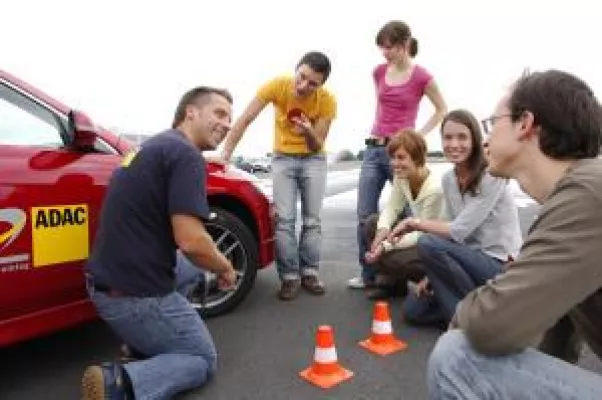 Bild: "Aktion Junge Fahrer 2010" startet