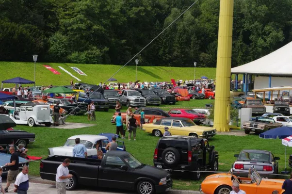 Bild: Die US-Car Show in Grefrath mit Airbrush-Ausstellung
