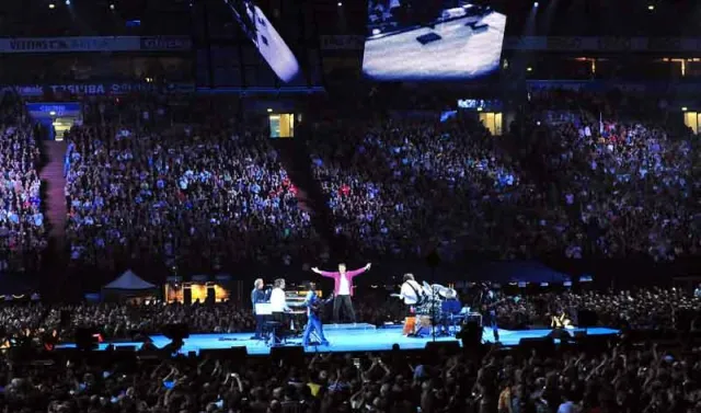 Megaforce installierte Bühne für PUR-Show in Gelsenkirchen Bild: Megaforce installierte Bühne für PUR-Show in Gelsenkirchen