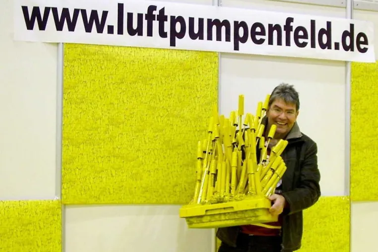 Bild: Kultur im Doppelpack. Luftpumpen retten Loveparade