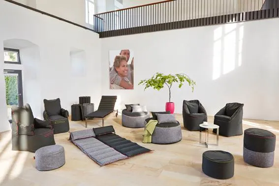 Grau gibt den Ton an - neue Produktlinie „Textile Living“ von markilux Bild: Grau gibt den Ton an - neue Produktlinie „Textile Living“ von markilux