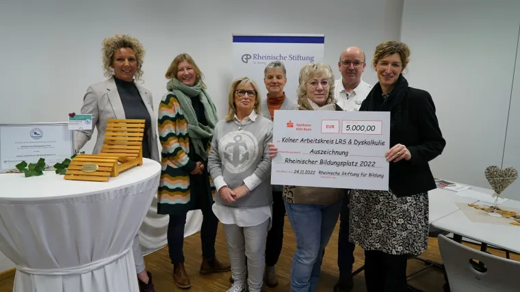 Bild: Engagement für Betroffene von Lese-Rechtschreib- und Rechenschwäche mit Bildungspreis in Köln geehrt