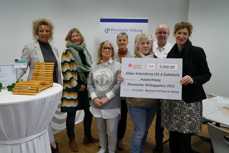 Bild: Engagement für Betroffene von Lese-Rechtschreib- und Rechenschwäche mit Bildungspreis in Köln geehrt