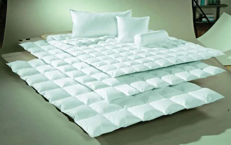 Bild: Zwei Bettdecken braucht der Mensch - Erholsamer Schlaf mit Sommerbetten aus dem Hause Erwin Müller