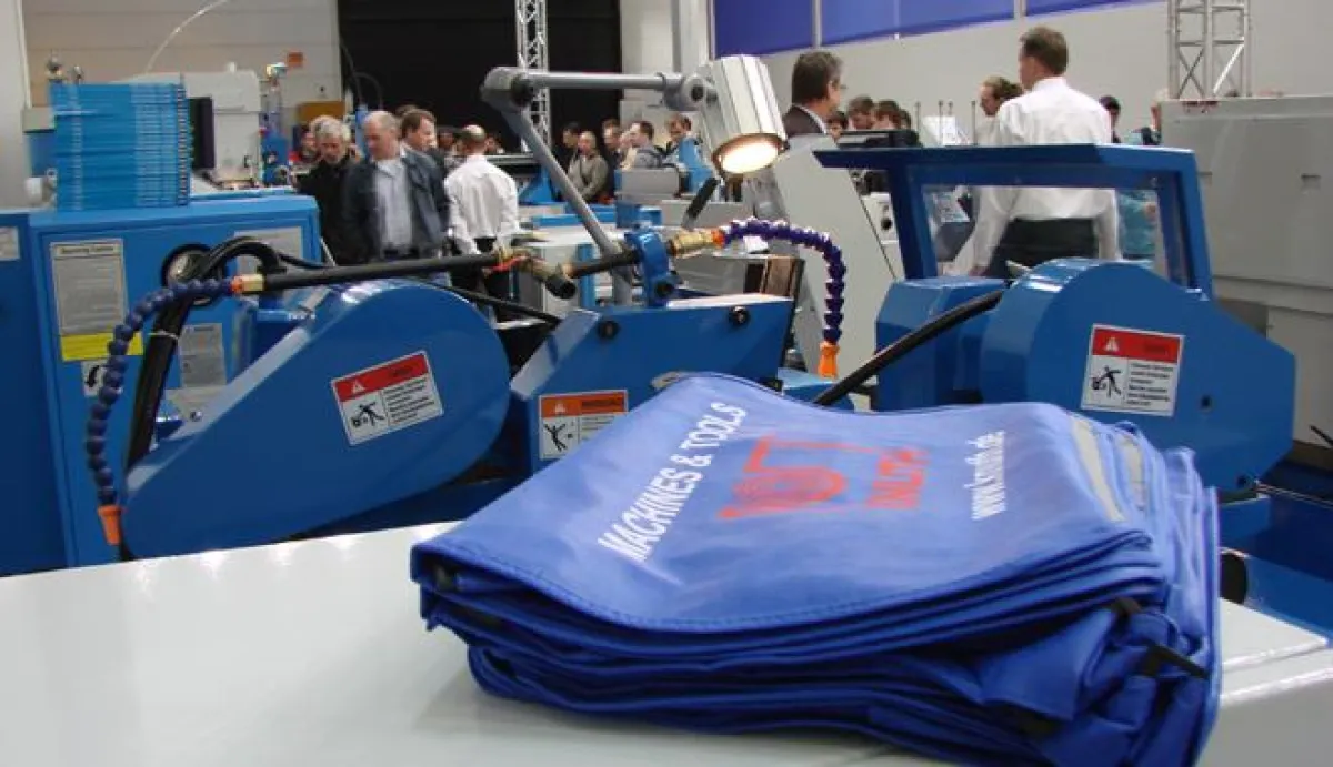 Gut besuchter Stand von KNUTH Werkzeugmaschinen auf der Metav 2010