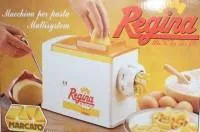 Rigatoni aus der Pastapresse Bild: Rigatoni aus der Pastapresse