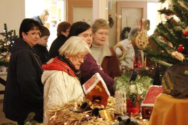 Bild: Alle Jahre wieder: Adventsbasar