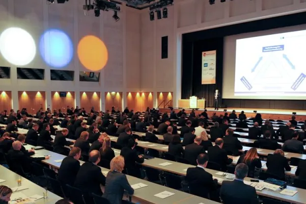 Bild: Europarecht, Assistance und Twitter: Die Schadenmanager im Spannungsdreieck von Morgen