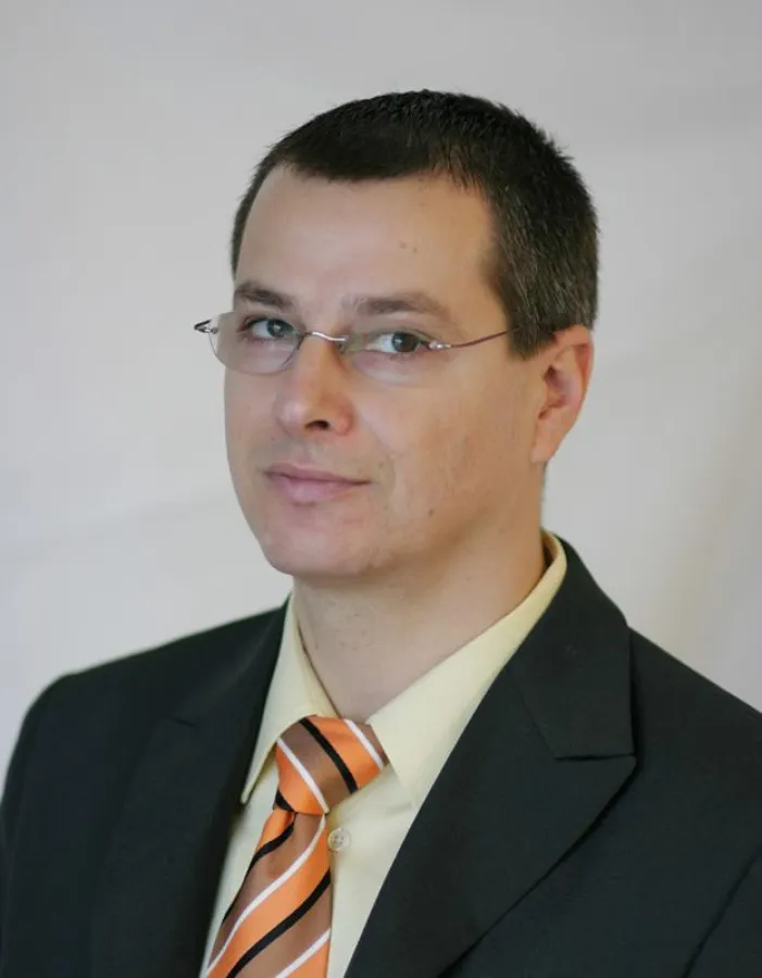 Michael Stix leitet die DEKOM Niederlassung in Österreich