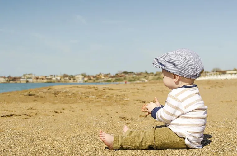 Bild: Gut behütet durch den Sommer: Sonnenmützen für Babys und Kleinkinder