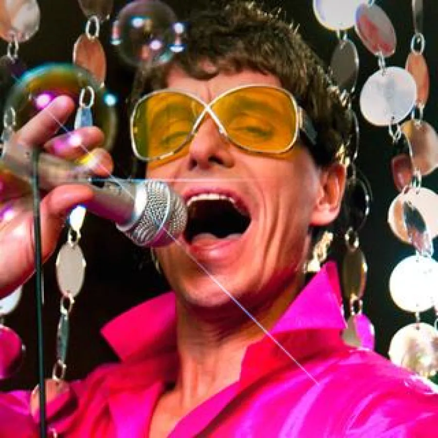 Jonny Kiss heizt ein ...