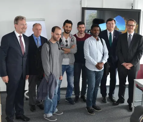 Bild: HdWM: Erste Flüchtlinge studieren an Management-Hochschule - Beste Erfahrungen nach den ersten Studienwochen