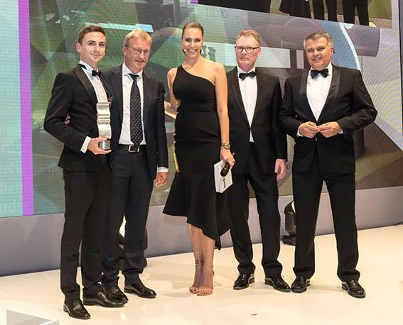 Bild: IOP trifft sich zur 11. JHV & Mitglied Longo gewinnt als „Innovativster Online Drucker“ den DMA 2018