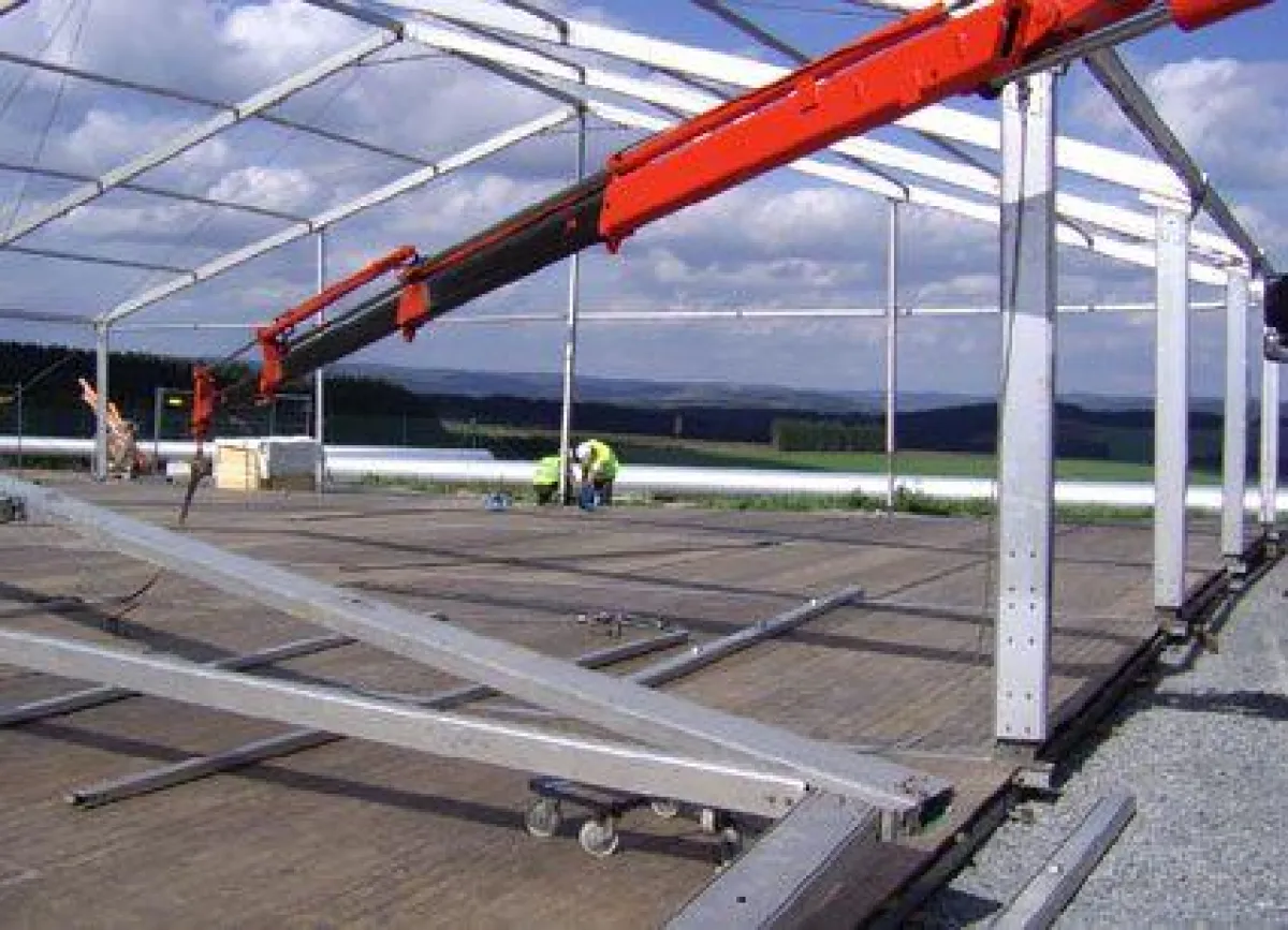 Für die Tage der offenen Tür von German Pellets errichtete Busche Zeltanlagen einladende Festzelte.