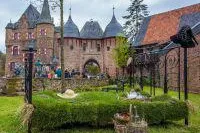 Bild: 20. Hexenmarkt auf Burg Satzvey am 1. Mai