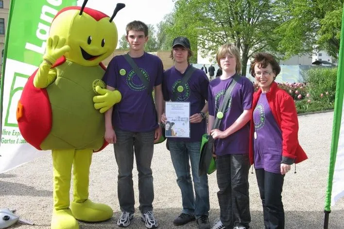Großes Lob für Schmiedefelder Teilnehmer beim Finale des Wettbewerbs „SOS-Schulhof“ 2009 Bild: Großes Lob für Schmiedefelder Teilnehmer beim Finale des Wettbewerbs „SOS-Schulhof“ 2009