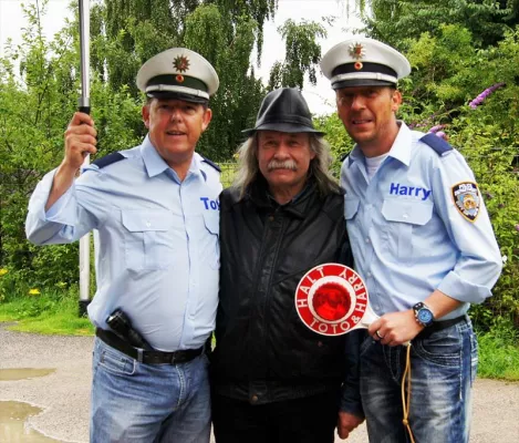 Bild: Toto und Harry treffen beim Videodreh auf FRANZ K.