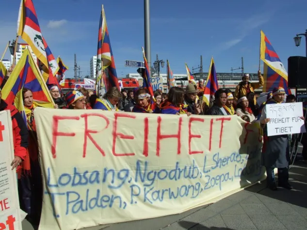 Aufruhr in Tibet - Protest-Demonstration in Berlin Bild: Aufruhr in Tibet - Protest-Demonstration in Berlin
