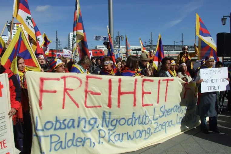 Bild: Aufruhr in Tibet - Protest-Demonstration in Berlin