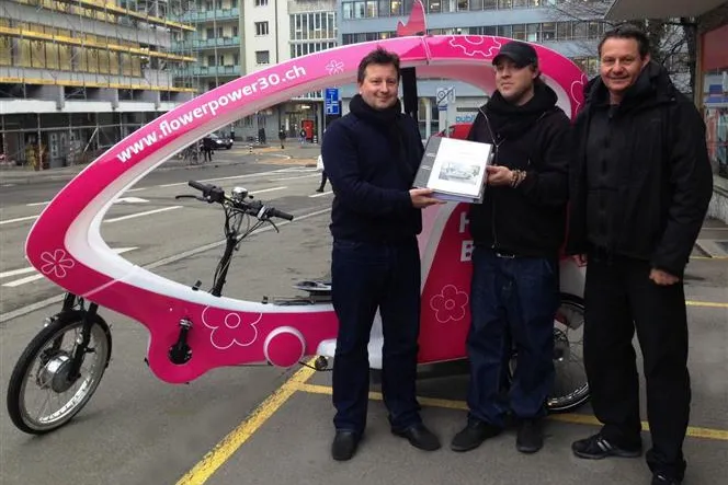 Veloform Media GmbH Berlin und Rikscha Taxi Schweiz AG bauen Partnerschaft in Europa aus Bild: Veloform Media GmbH Berlin und Rikscha Taxi Schweiz AG bauen Partnerschaft in Europa aus