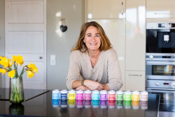 Bild: "Tüdelkram", "Gedöns" und jetzt "Löppt": Hamburgerin bringt norddeutsche Sprache in Gewürzdosen