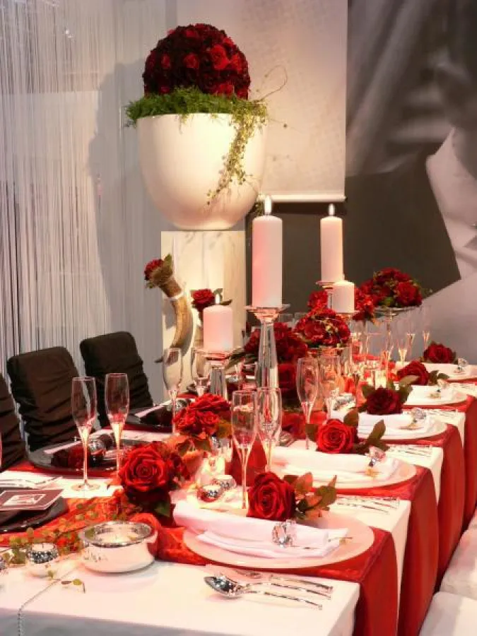 Qualitätskerzen mit dem RAL-Gütezeichen sorgen gerade bei festlichen Anlässen für ungetrübte Feierlaune! Fotovermerk: Gütegemeinschaft Kerzen